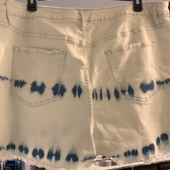 Ava & Viv Tie Dyed cut off shorts bleached Plus size 24W - Picture 3 of 8